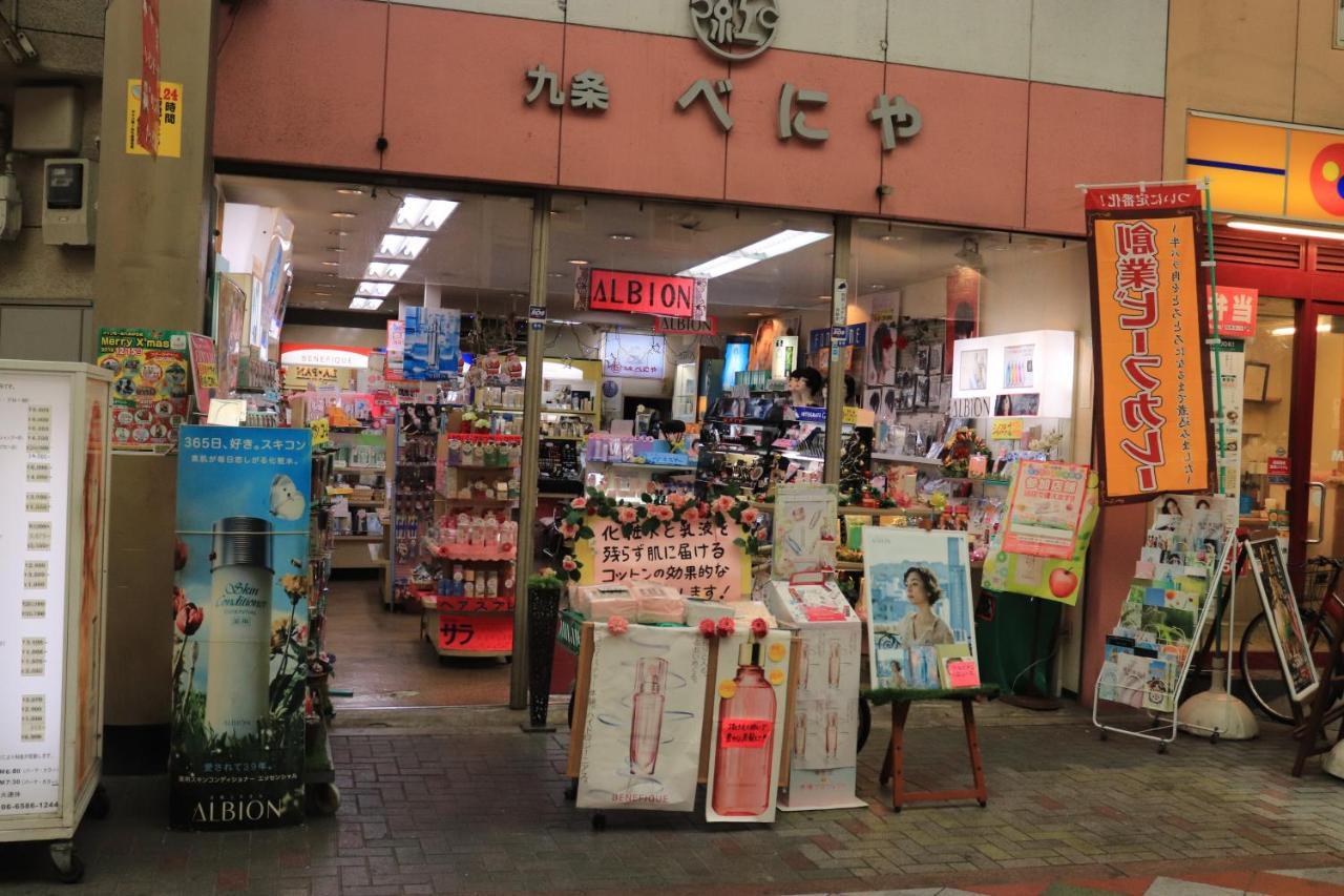 大阪ドーム徒歩10分、九条駅から3分、難波直通6分、海遊館7分、Usj11分 Villa Luaran gambar